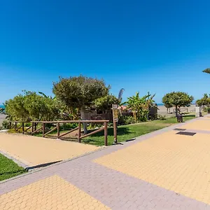 https://apartamento-a-pie-de-playa-benajarafe.1costadelsol.com